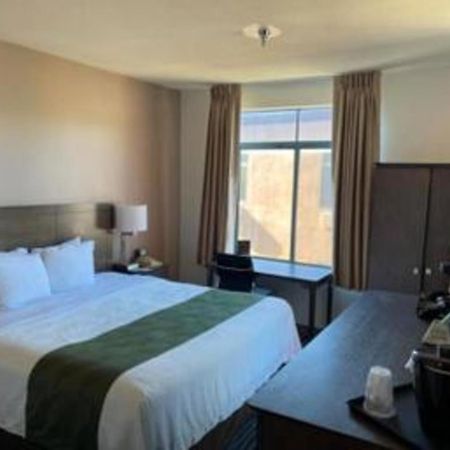 Ramada Suites By Wyndham San Diego Bagian luar foto