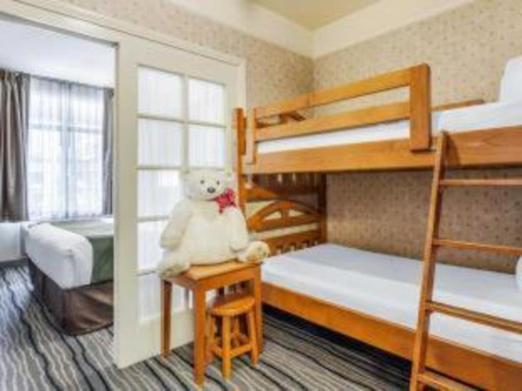 Ramada Suites By Wyndham San Diego Bagian luar foto