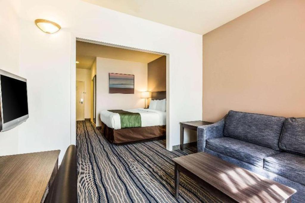 Ramada Suites By Wyndham San Diego Bagian luar foto