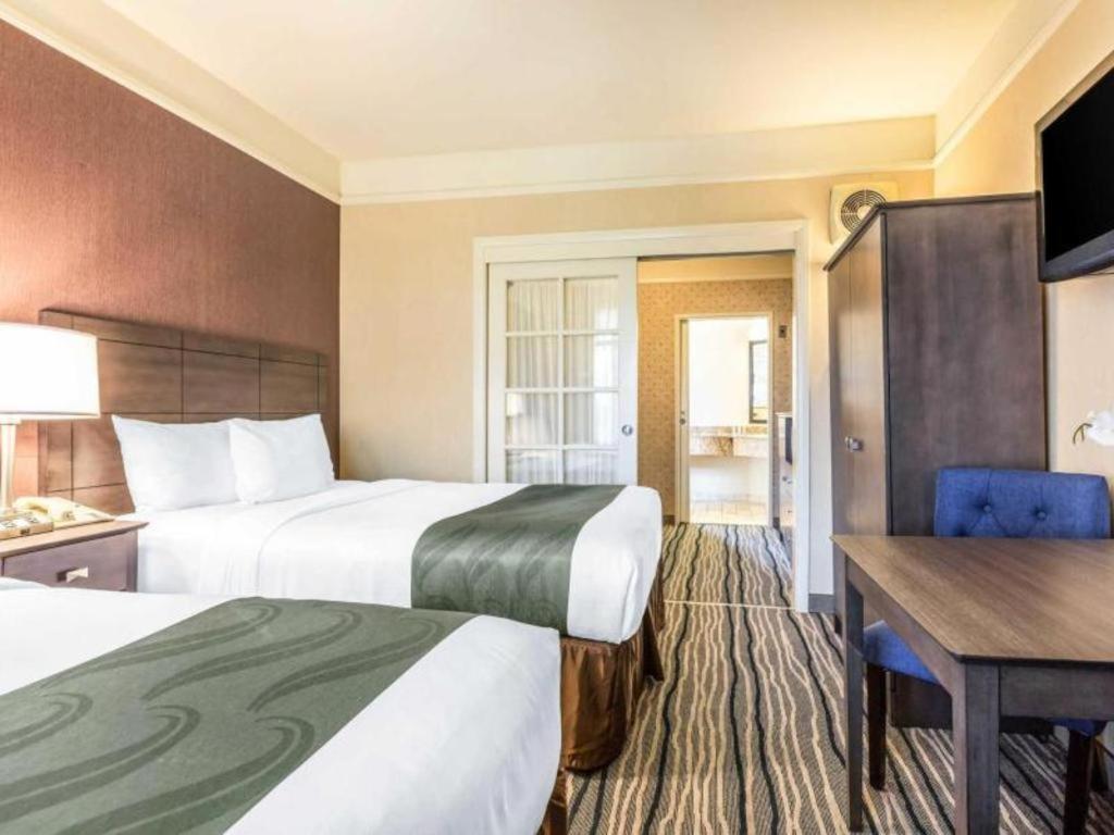 Ramada Suites By Wyndham San Diego Bagian luar foto