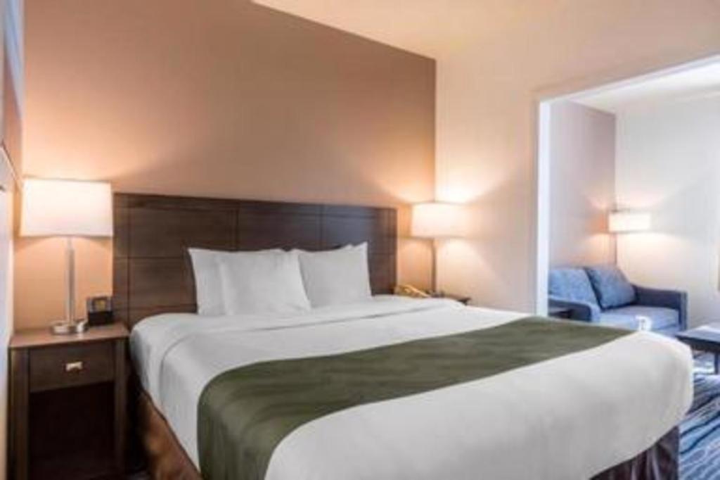 Ramada Suites By Wyndham San Diego Bagian luar foto