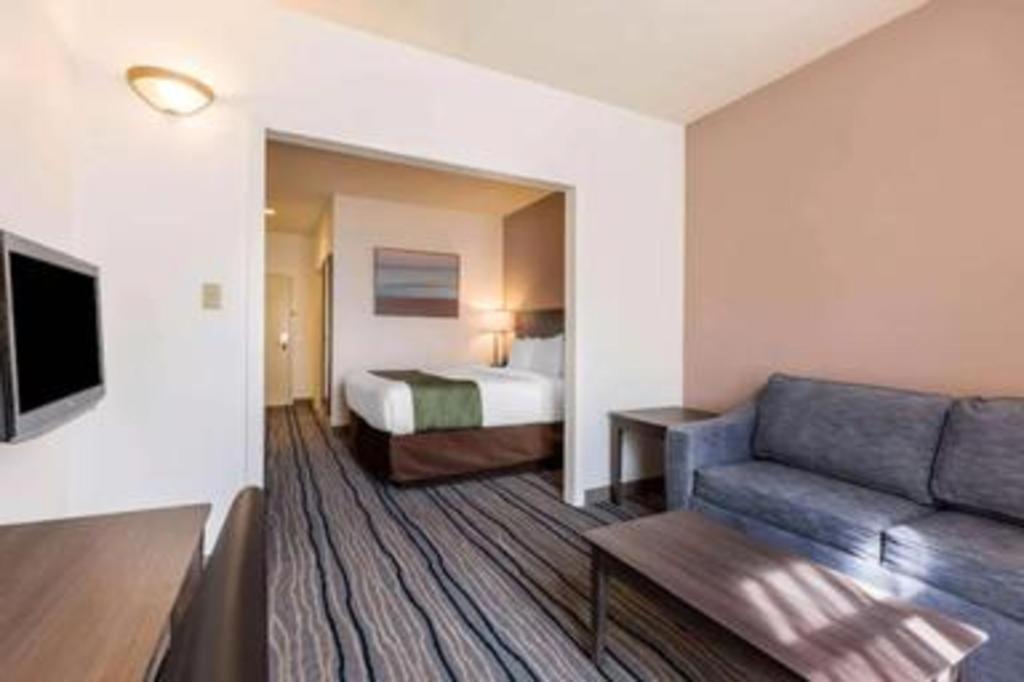 Ramada Suites By Wyndham San Diego Bagian luar foto