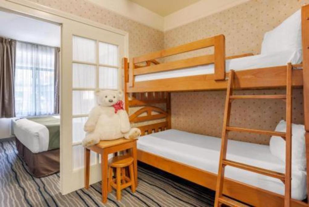 Ramada Suites By Wyndham San Diego Bagian luar foto