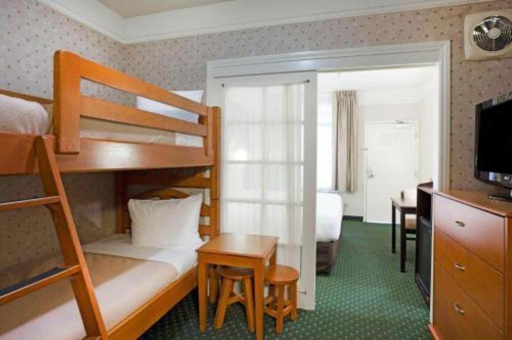 Ramada Suites By Wyndham San Diego Bagian luar foto