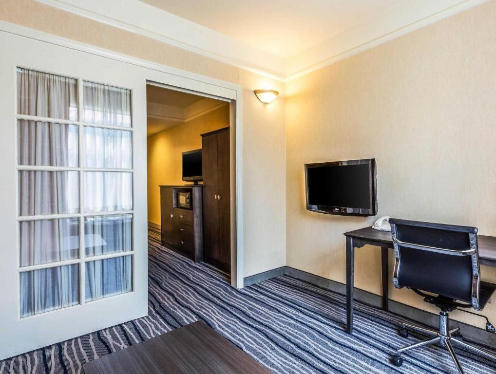 Ramada Suites By Wyndham San Diego Bagian luar foto